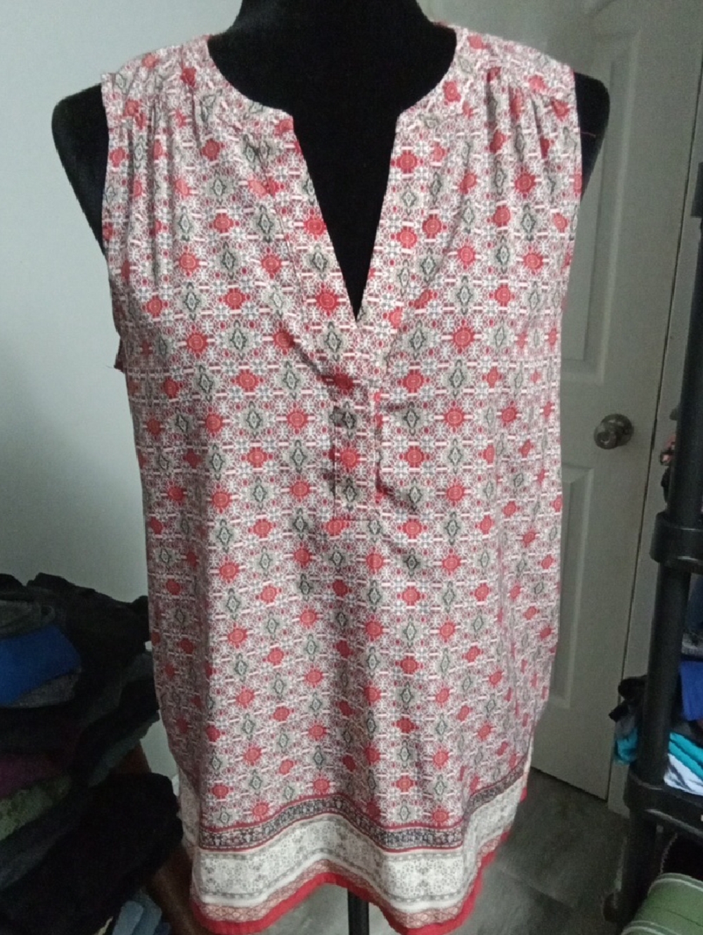 5/$20**Max Cocos Medium Sleeveless V-neck Blouse